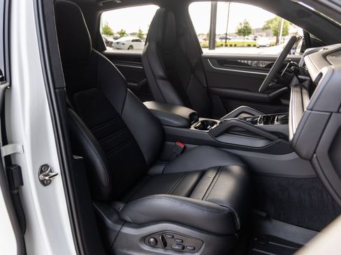 Certified 2025 Porsche Cayenne GTS AWD/4WD image 47