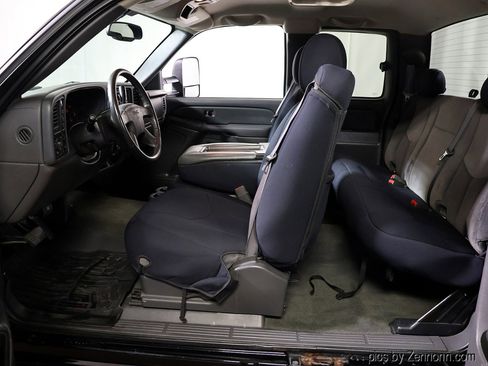 Used 2006 GMC Sierra 2500 SLE w/ Snow Plow Prep Package image 12