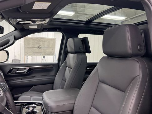 New 2026 Chevrolet Suburban Z71 w/ Z71 Off-Road Package image 20