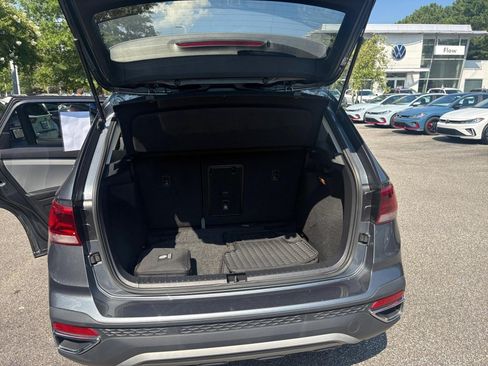 Certified 2023 Volkswagen Taos SE FWD image 14