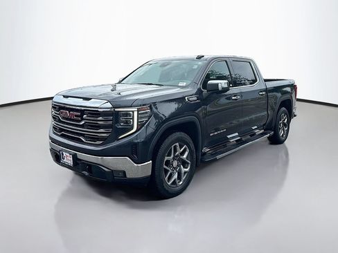 Used 2022 GMC Sierra 1500 SLT AWD/4WD image 3