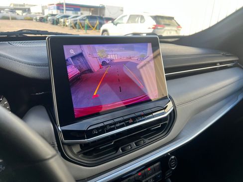 Used 2025 Jeep Compass Limited image 24