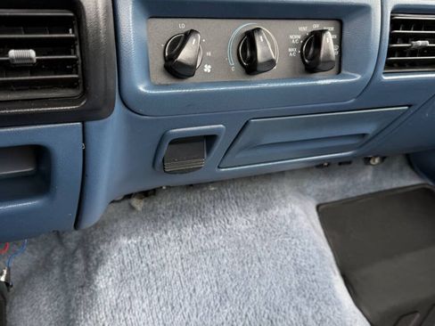 Used 1994 Ford F150 XL RWD image 11