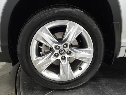 Used 2019 Toyota Highlander Limited image 13