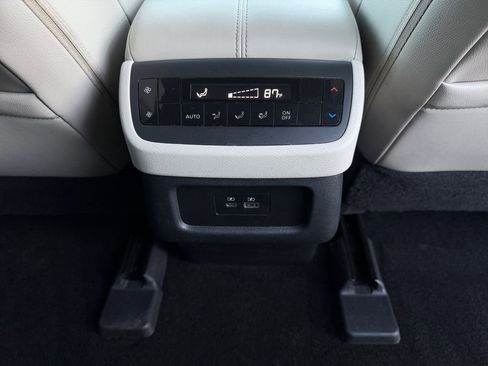 Used 2024 Nissan Pathfinder SL FWD image 32