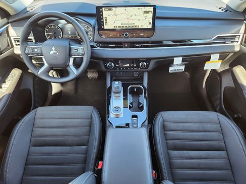 New 2025 Mitsubishi Outlander SE image 21