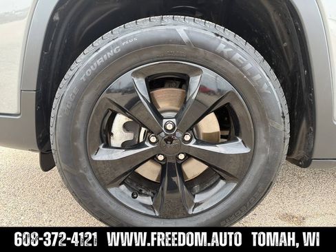 Used 2023 Jeep Cherokee Altitude Lux AWD/4WD image 13