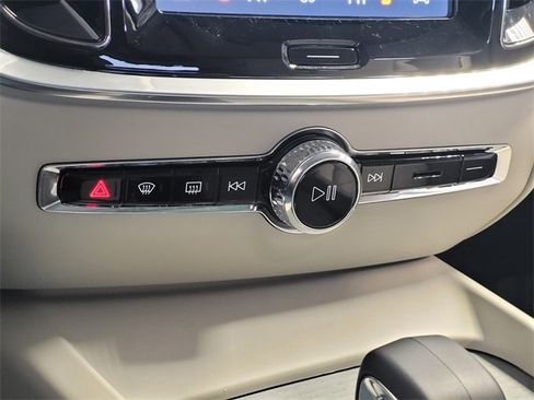 Certified 2026 Volvo V60 B5 Cross Country Plus w/ Protection Package Premier image 30