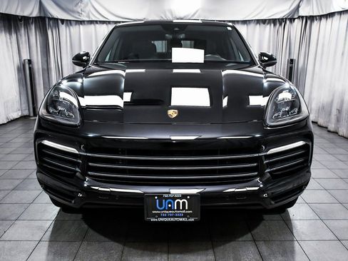 Used 2022 Porsche Cayenne Platinum Edition image 2