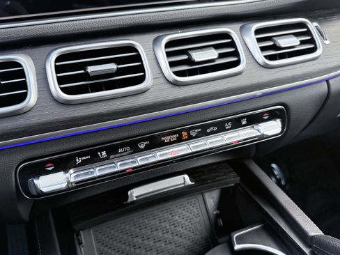 Used 2025 Mercedes-Benz GLE 450e 4MATIC w/ AMG Line Exterior image 86