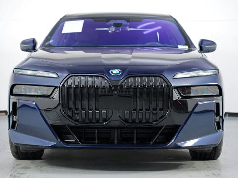 Used 2024 BMW i7 xDrive60 w/ Executive Package image 7