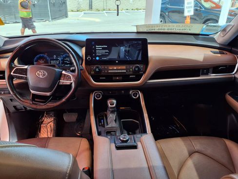 Certified 2024 Toyota Grand Highlander AWD image 15