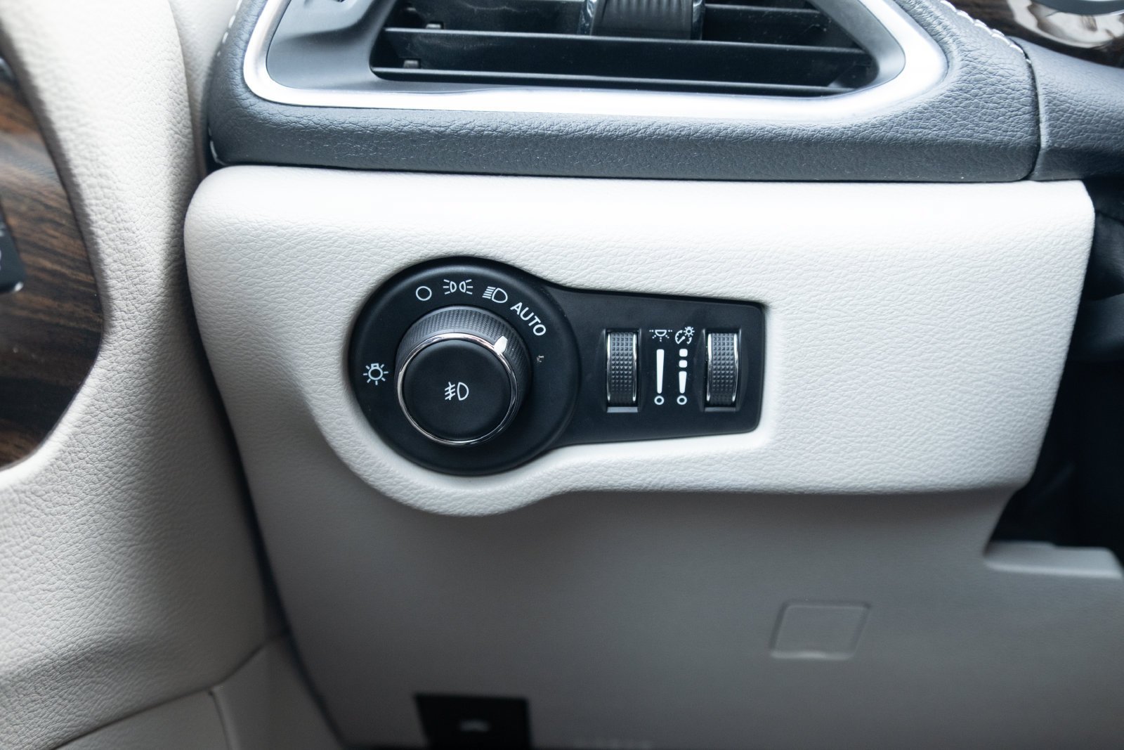 Used 2022 Chrysler Pacifica Limited FWD image 10