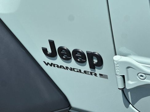 Used 2023 Jeep Wrangler Sport AWD/4WD image 27