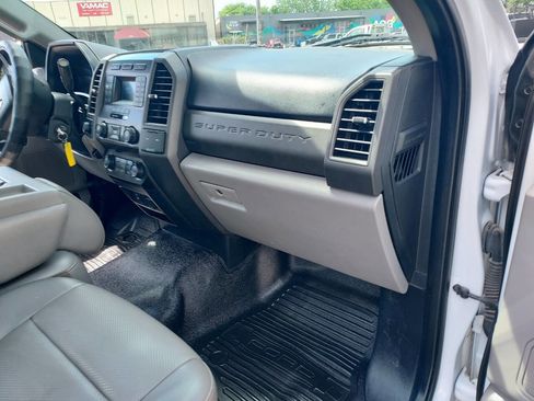 Used 2020 Ford F250 XL w/ Power Equipment Group image 22