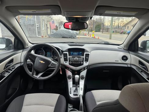 Used 2013 Chevrolet Cruze LS image 22