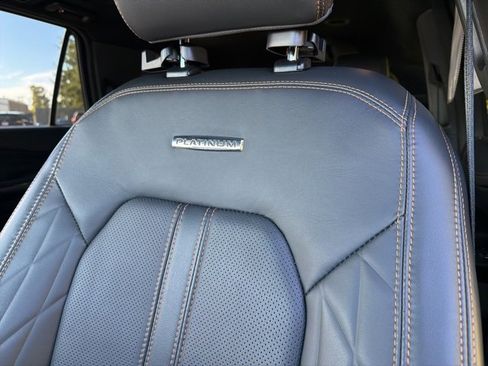 Used 2023 Ford Expedition Platinum image 8