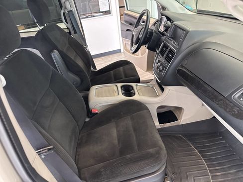 Used 2016 Dodge Grand Caravan SXT w/ Rear Park Assist Package FWD image 30
