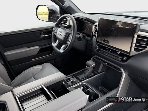 Used 2025 Toyota Tundra Limited AWD/4WD image 15