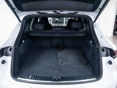 Used 2024 Porsche Cayenne Turbo image 8