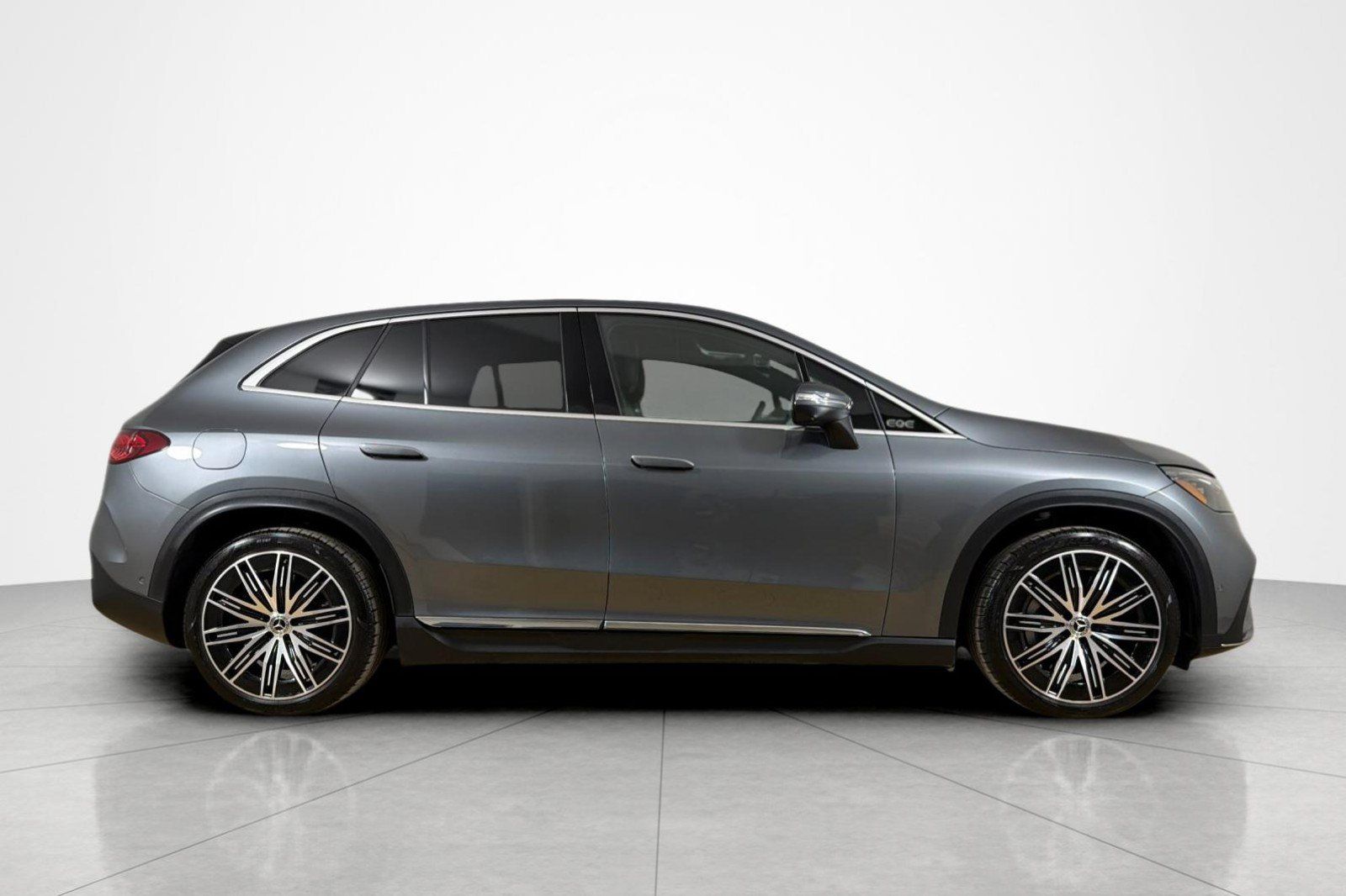 Used 2023 Mercedes-Benz EQE 500 4MATIC SUV w/ Pinnacle Trim Package image 6