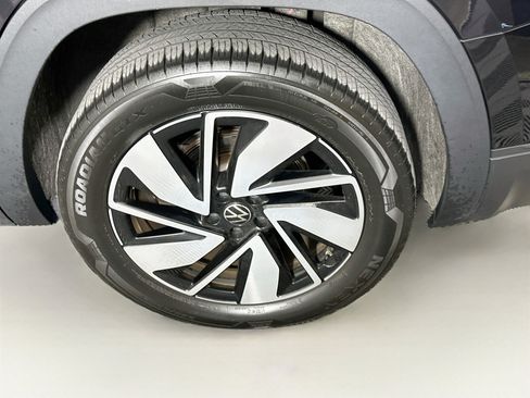 Used 2025 Volkswagen Atlas SE FWD image 11