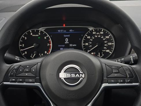 Used 2025 Nissan Altima 2.5 SV FWD image 13