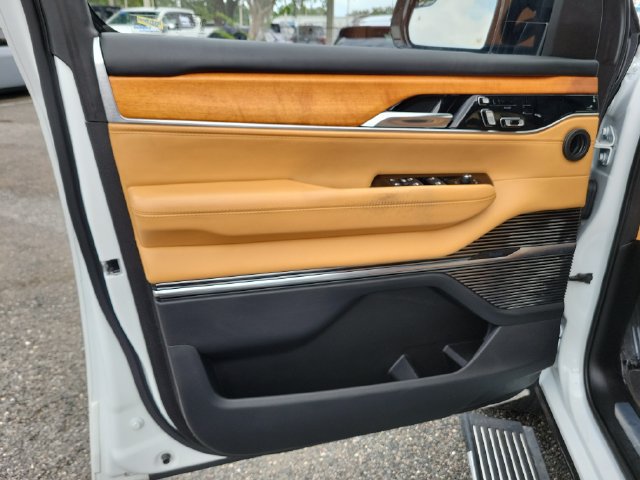 Used 2023 Jeep Grand Wagoneer Series III AWD/4WD image 29