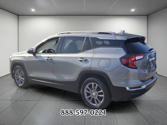 Used 2023 GMC Terrain SLT FWD image 3