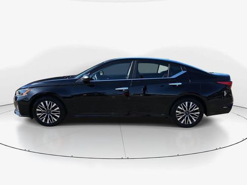 Used 2024 Nissan Altima 2.5 SV FWD image 10