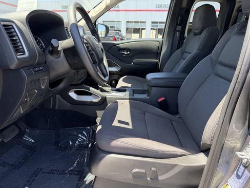 Used 2024 Nissan Frontier SV w/ Technology Package AWD/4WD image 6