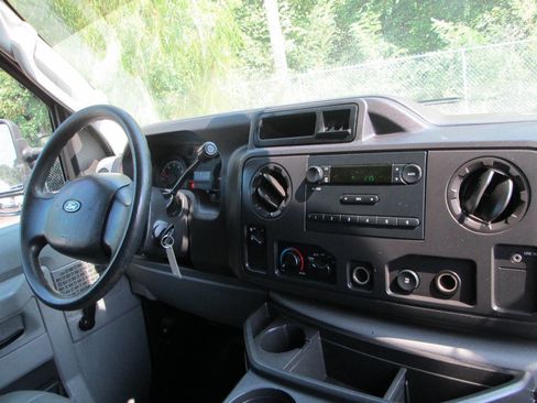 Used 2012 Ford E-150 and Econoline 150 image 6