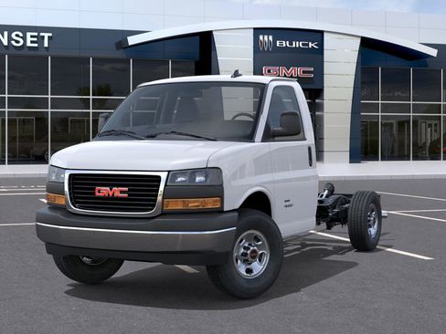 New 2025 GMC Savana 3500 w/ Power Convenience Package RWD image 6