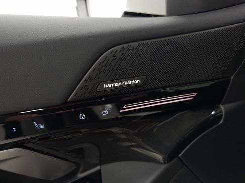 New 2026 BMW 530i xDrive w/ M Sport Package image 11