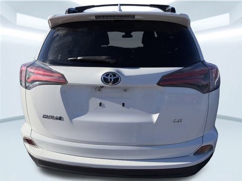 Used 2018 Toyota RAV4 LE image 7