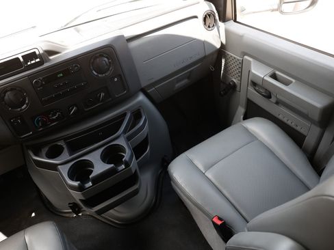 Used 2018 Ford E-350 and Econoline 350 Super Duty RWD image 20