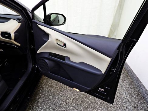 Used 2016 Toyota Prius Three w/ Protection Package FWD image 13