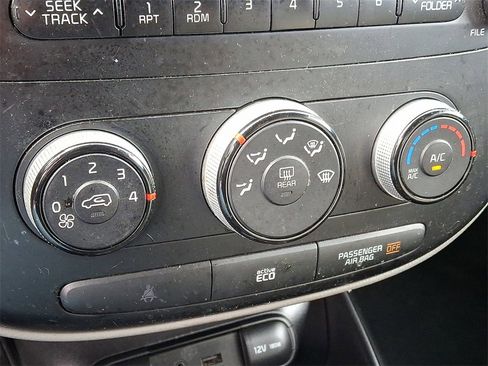 Used 2015 Kia Soul + image 16