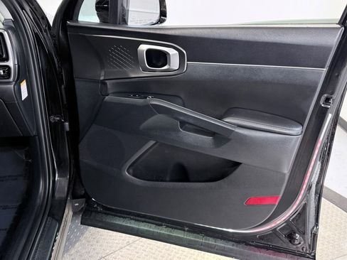 Used 2023 Kia Sorento EX image 13