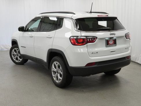 New 2026 Jeep Compass Latitude image 13