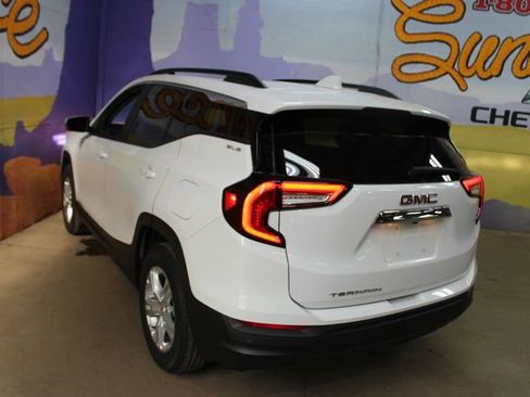 Used 2024 GMC Terrain SLE w/ Driver Convenience Package FWD image 6