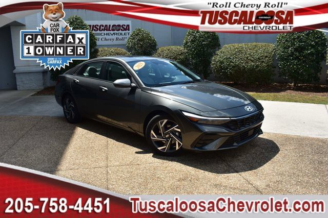 Used 2025 Hyundai Elantra Limited FWD image 1