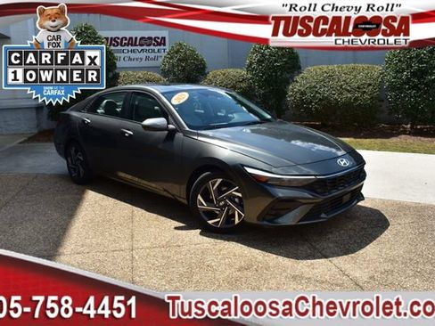 Used 2025 Hyundai Elantra Limited FWD image 1