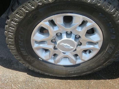 Used 2020 Chevrolet Silverado 2500 LT w/ Z71 Off-Road Package AWD/4WD image 17