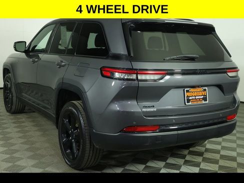 Used 2023 Jeep Grand Cherokee Altitude AWD/4WD image 5