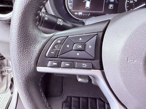 Used 2020 Nissan Kicks SR w/ SR Premium Package FWD image 12
