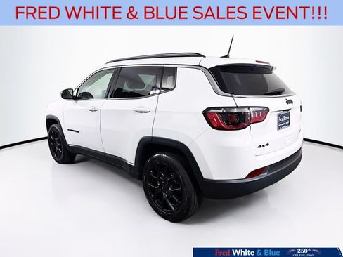 Used 2022 Jeep Compass Latitude w/ Sun and Sound Group AWD/4WD image 5