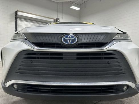 Used 2023 Toyota Venza XLE AWD/4WD image 10