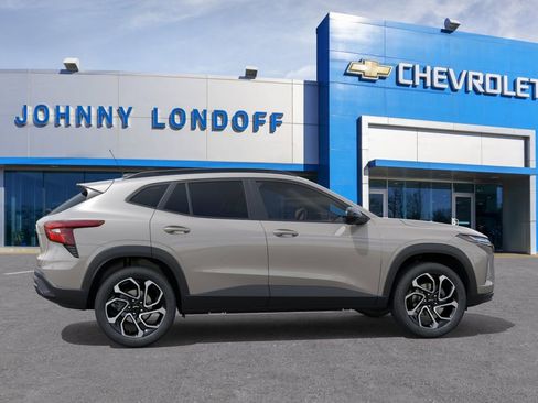 New 2026 Chevrolet Trax RS w/ Sunroof Package FWD image 5