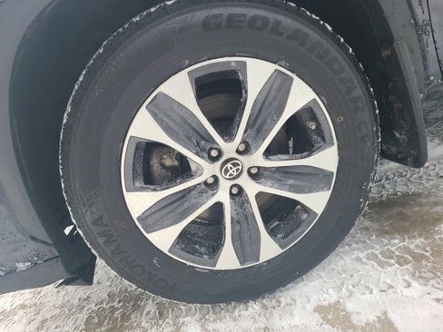 Used 2023 Toyota Highlander XLE image 12